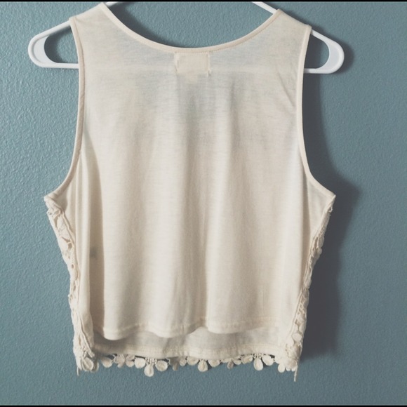 Off white lace crop top! - Picture 2 of 4