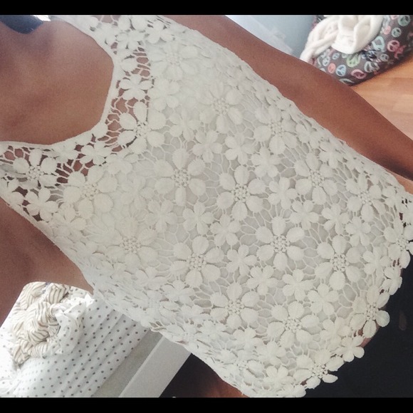 Off white lace crop top! - Picture 4 of 4