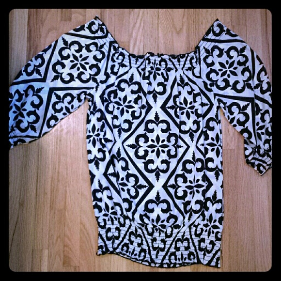 White House Black Market print top