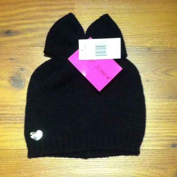 Betsey Johnson Accessories - Betsey Johnson winter beanie.