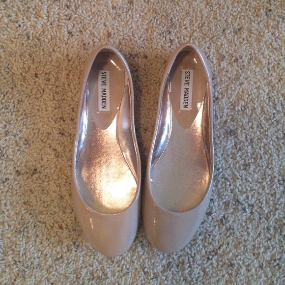 REDUCED $ - Steve Madden Nude Flats - Size 8