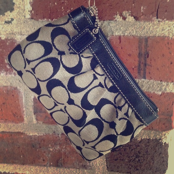 Authentic Coach Wristlet - Picture 1 of 4