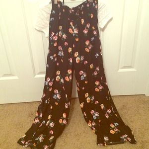 Flowered flowy pants