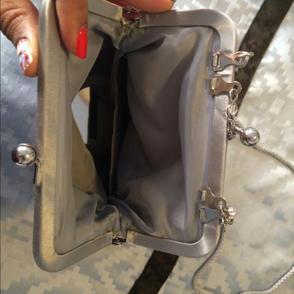 🚫🚫SOLD🚫🚫💐Bundled💐 Satin Clutch/Purse - Picture 2 of 4