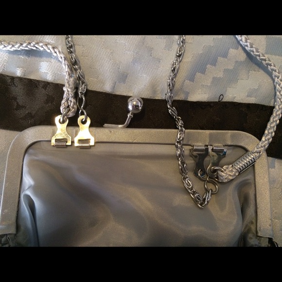 🚫🚫SOLD🚫🚫💐Bundled💐 Satin Clutch/Purse - Picture 4 of 4