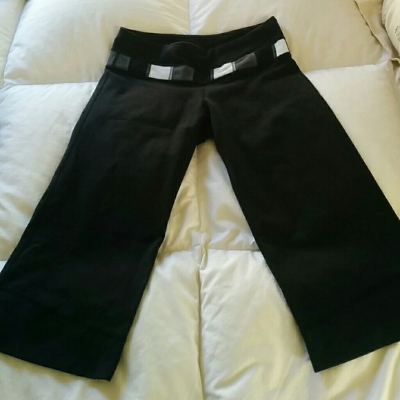lululemon athletica Pants - Lululemon cropped yoga pants