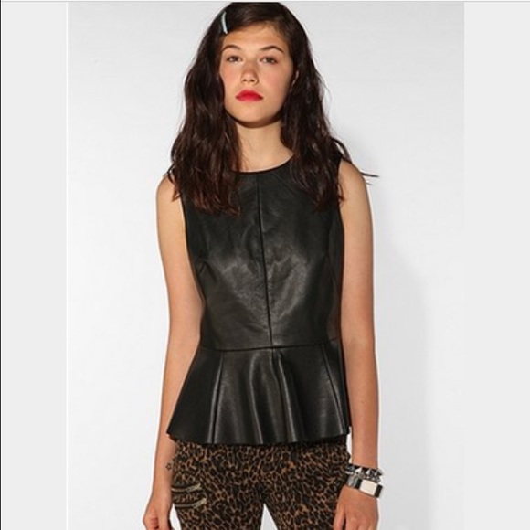 🖤VEGAN LEATHER PEPLUM TOP🖤