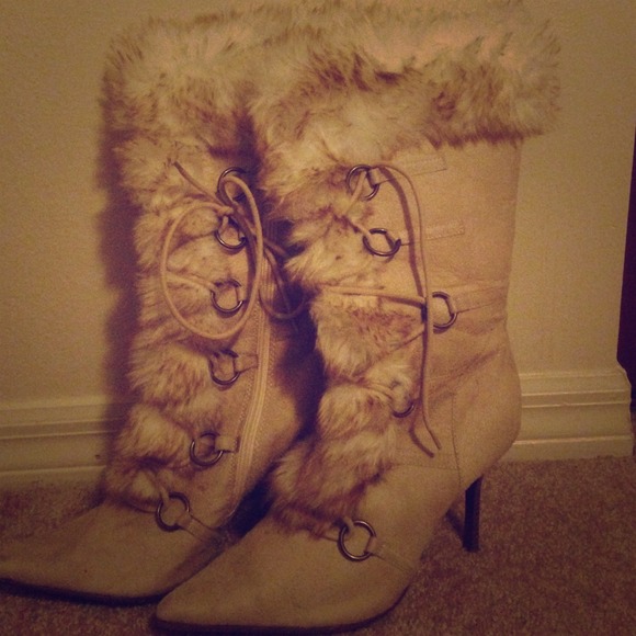 Faux fur size 10 boots