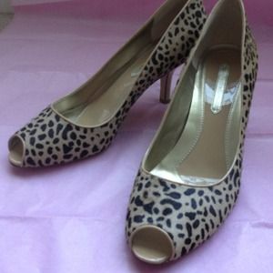 Leopard pumps
