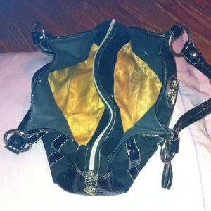 Black purse inside.🙊