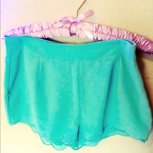 Tobi Layered Scallop Shorts(brand new never worn!)