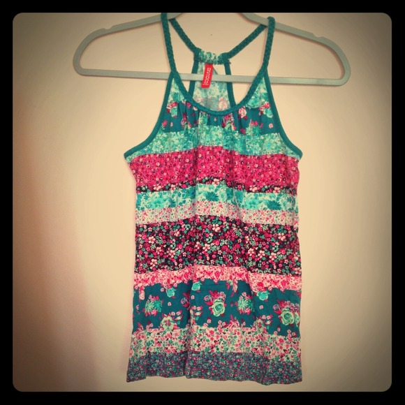 Pretty floral tank top 🌺