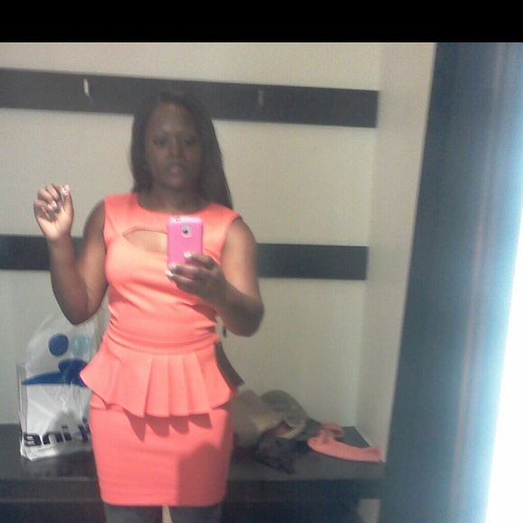 Beautiful peplum style dress - Picture 1 of 4