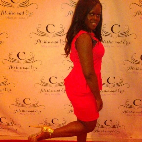 Beautiful peplum style dress - Picture 2 of 4