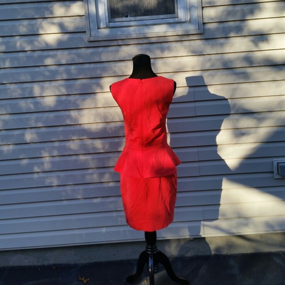 Beautiful peplum style dress - Picture 3 of 4