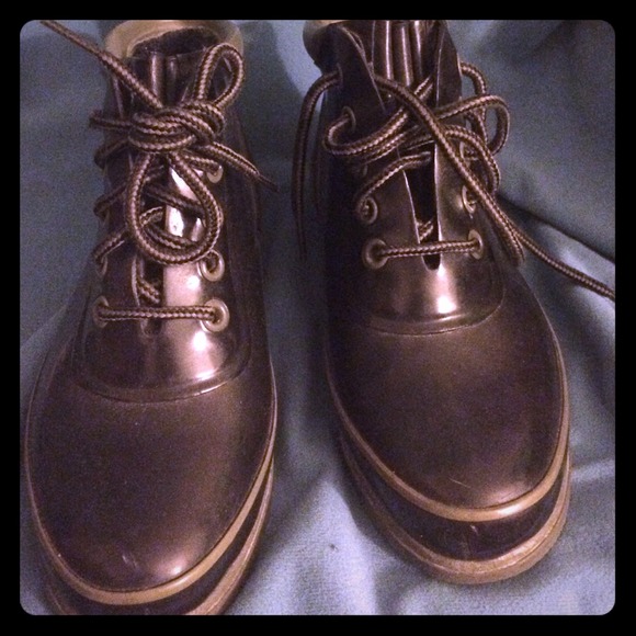 Rain/snow water proof ankle boots.