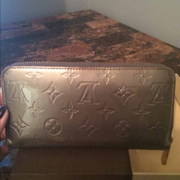 Louis Vuitton Monogram Vernis Zippy Wallet