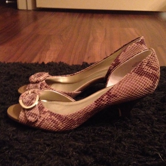 Anne Klein Heels - Picture 2 of 3