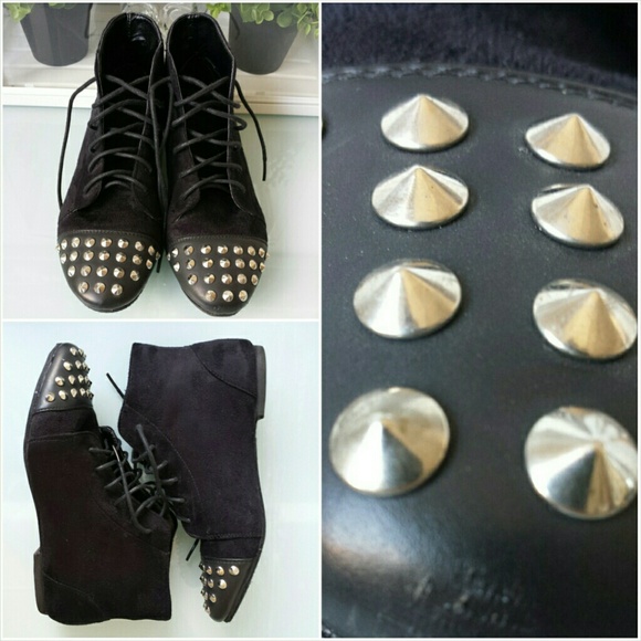 ❌BUNDLED❌ Silver Studded Leather Tip Booties - Picture 2 of 2