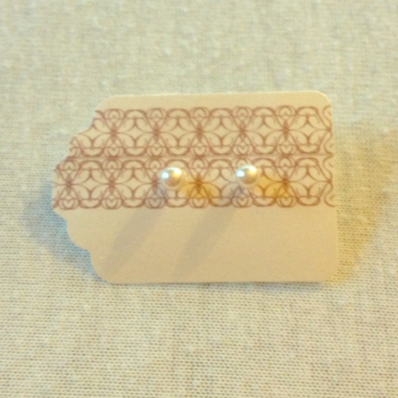 Small Pearl Earrings