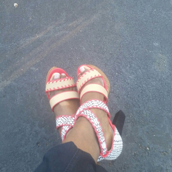 Super cute Aldo heels - Picture 2 of 4