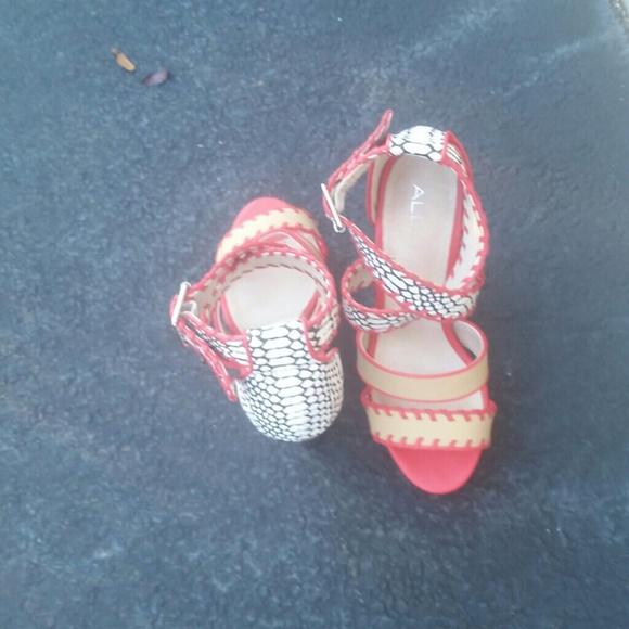 Super cute Aldo heels - Picture 3 of 4