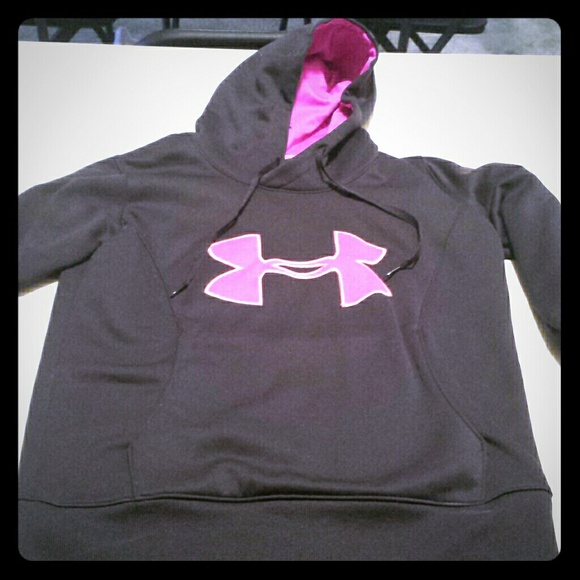 Black under armour hooded sweatshirt