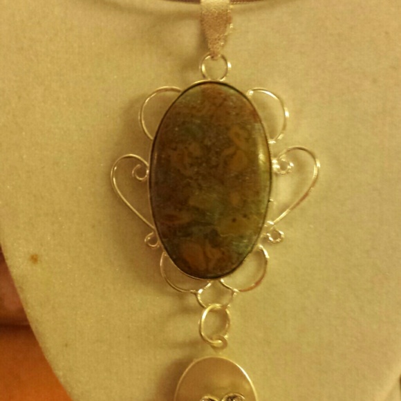 Autumn Jasper silvertone pendant - Picture 2 of 3