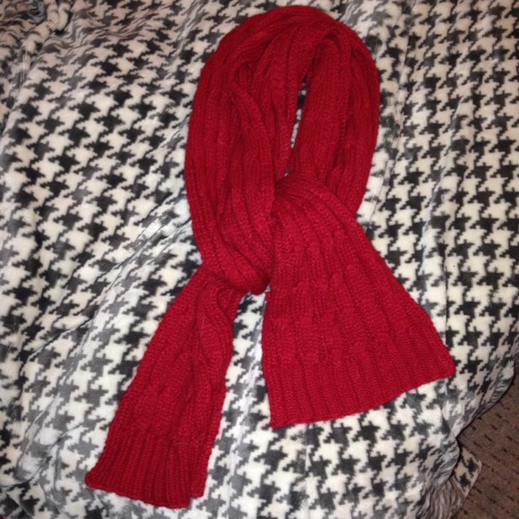 Bright red Gap scarf