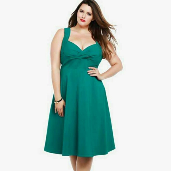 Perfect holiday dress! Emerald Green Torrid