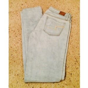 American Eagle ripped skinny jean. NWOT.
