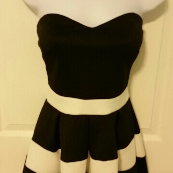 black and white stripes dress - Picture 2 of 4