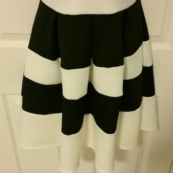 black and white stripes dress - Picture 3 of 4