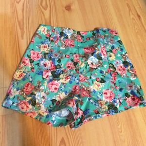 Floral high wasted shorts!