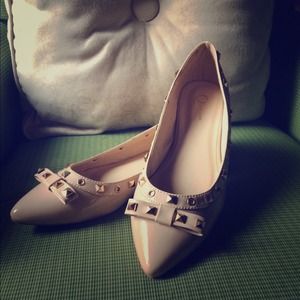Super CUTE Nude Studded Riva Flat