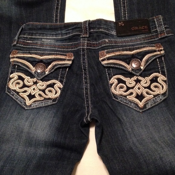 ⚡️JUST REDUCED ⚡️Super cute, Embellished Jeans