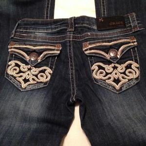 ⚡️JUST REDUCED ⚡️Super cute, Embellished Jeans