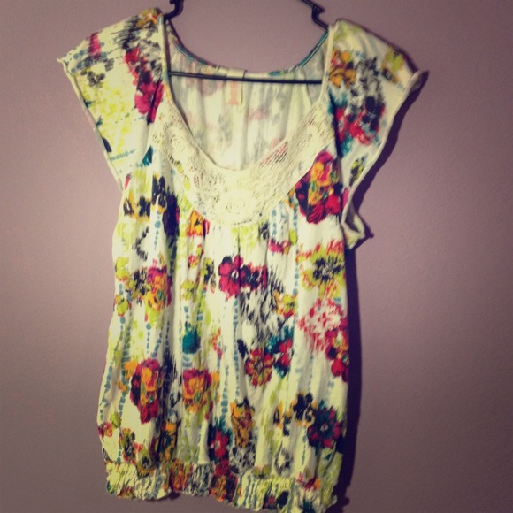 Pretty watercolor print top💋Sold in Bundle!💋