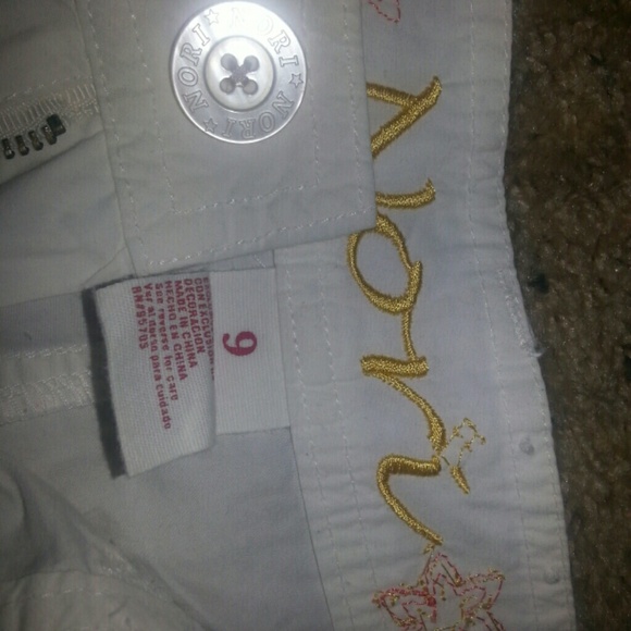 White shorts - Picture 3 of 3