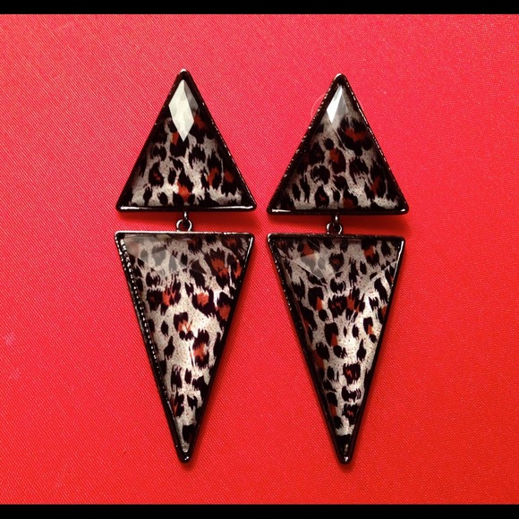 Amazing leopard earring