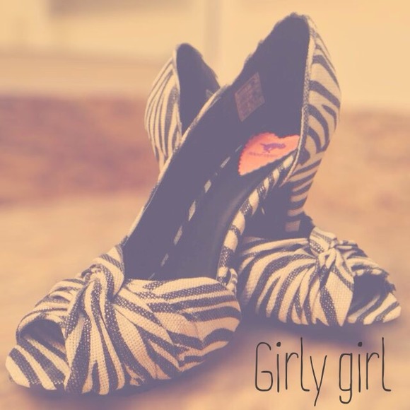 Gorgeous Zebra printed heels - Picture 1 of 4