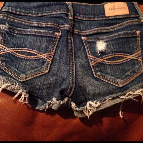 Abercrombie shorts. Really cute!👌 - Picture 2 of 3
