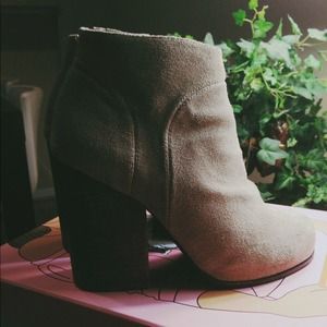 Jeffrey Campbell Hanger Suede Bootie size 7.5