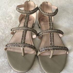 FLASH SALE ‼️‼️😍Vince Camuto sandals/ Grey color