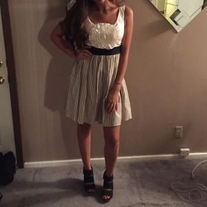 Beautifully elegant dress perfect for any season