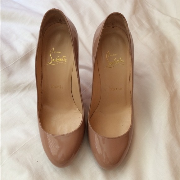 SOLD 🚫 Authentic Christian Louboutin Pumps
