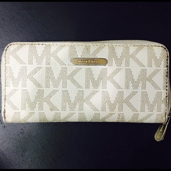 Michael Kors Clutches & Wallets - Authentic Michael kors wallet
