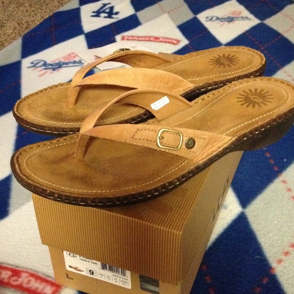 UGG Sandal W Kamiko Size 9