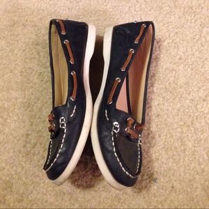 Bundle!! Excellent condition flats!!