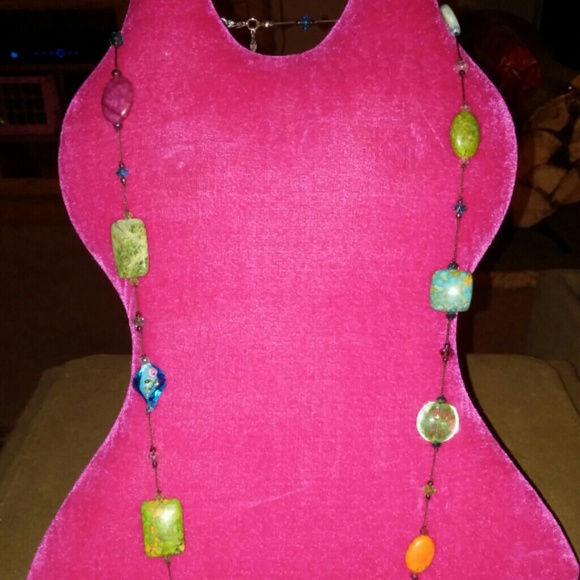 Long necklace. (Premier Design)